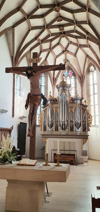 Blick in den Chor der Evangelischen Petruskirche in Gerlingen