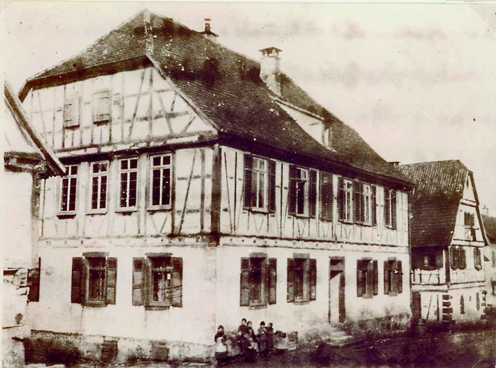 Schulhaus in Gerlingen vor 1958 noch ohne Arkadengang im EG